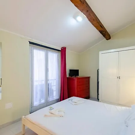 Joivy Cosy Flat In The Centre جنوة